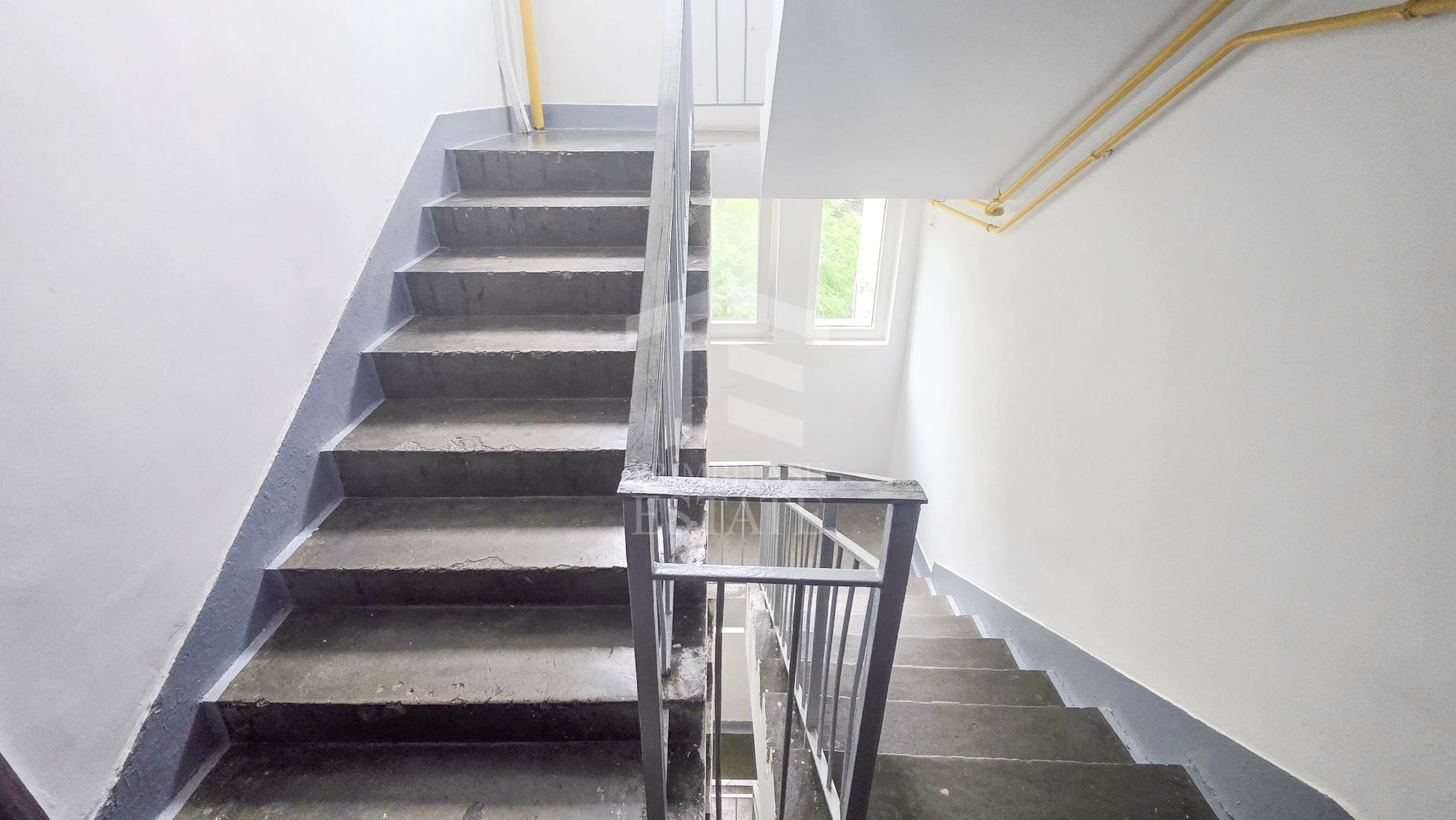 Apartament intim de 3 camere, complet mobilat și utilat + centrala - Poză 13