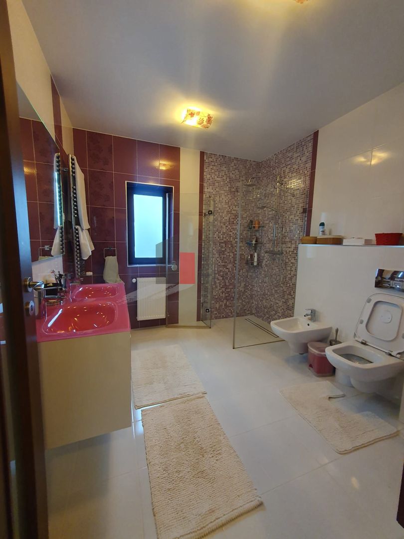 Vila superba Tunari cu piscina - Poză 18