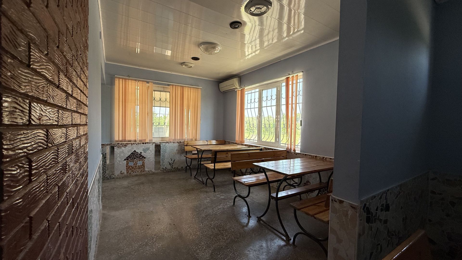 Casă de vânzare în satul Brăila, comuna Băcioi – locuință confortabilă într-un cadru liniștit și pitoresc - Poză 5