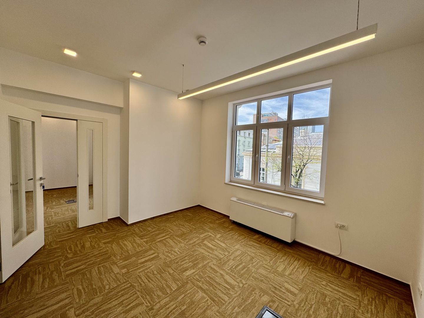 Cladire Brancoveneasca 30 de birouri 1100 mp dubla deschidere - Poză 5