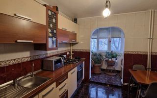 Apartament cu 3 camere in zona Rahova - Poză 1