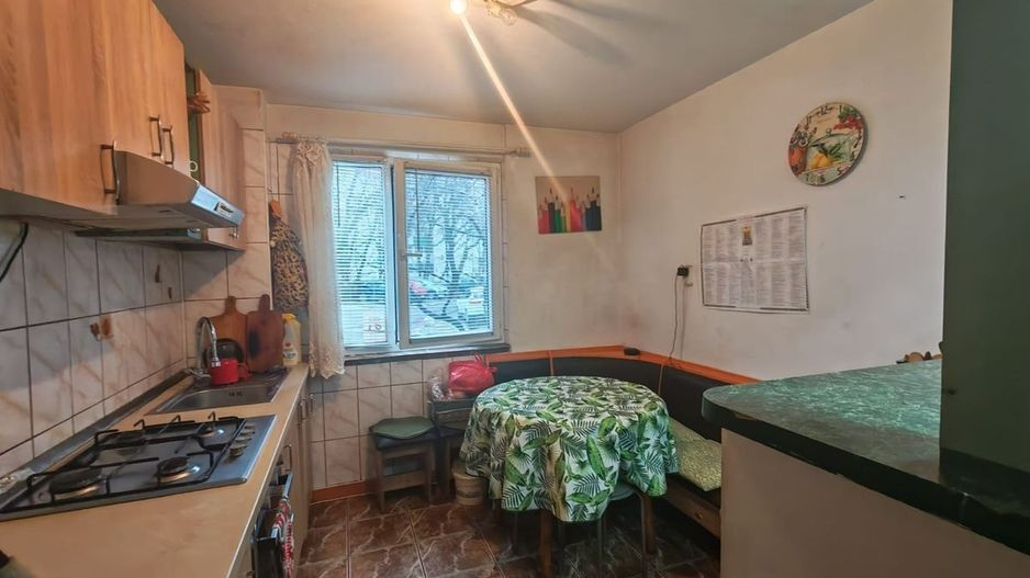 Apartament 3 camere, Brancoveanu, zona Covasna. Loc parcare. - Poză 2