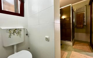 Casa spațioasă și primitoare cu garaj dublu, în Braytim – Soarelui - Poză 18