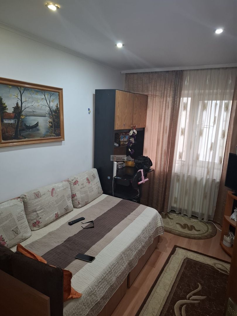 Apartament 3 camere,etaj 3/3,  renovat,65000 euro neg, Policlinica 2 - Poză 6