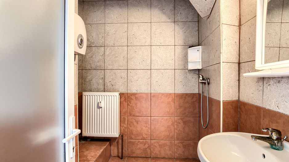 Birou la etajul 1 în zonă ultracentrală - Poză 9