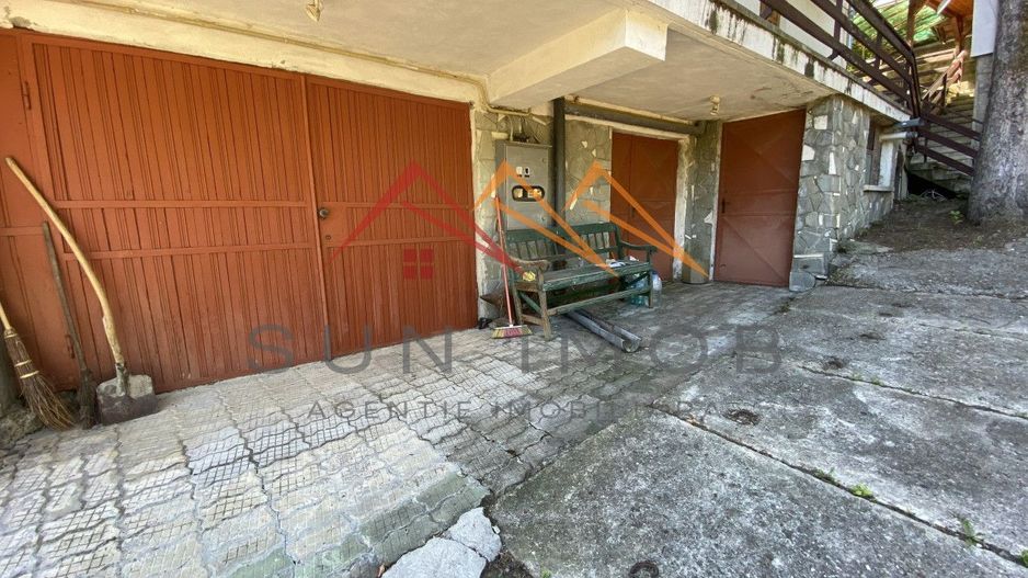 Vila de vanzare, teren 3100 mp, 7 camere, 6 grupuri sanitare, 3 CT, an 1997 - Poză 67