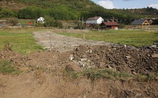 Teren 780 mp, Livezeni cu PUG aprobat recent,asfalt - Poză 1