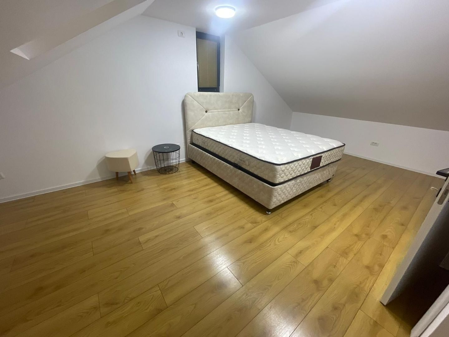 Casă P+1+M de vânzare în Otopeni–Tunari | Ansamblu nou, 3 dormitoare, mobilată - Poză 10