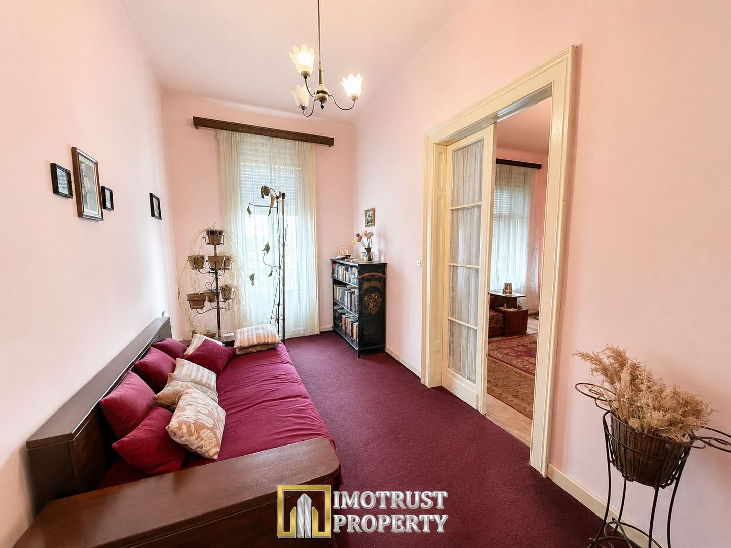 Apartament ultracentral de vânzare - 4 boxe incluse + acoperiș nou - Poză 2