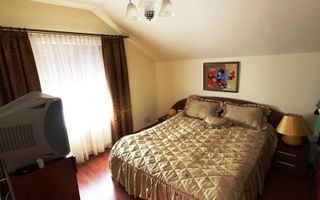 Vila spațioasă la intrare în Dumbravita - Poză 3