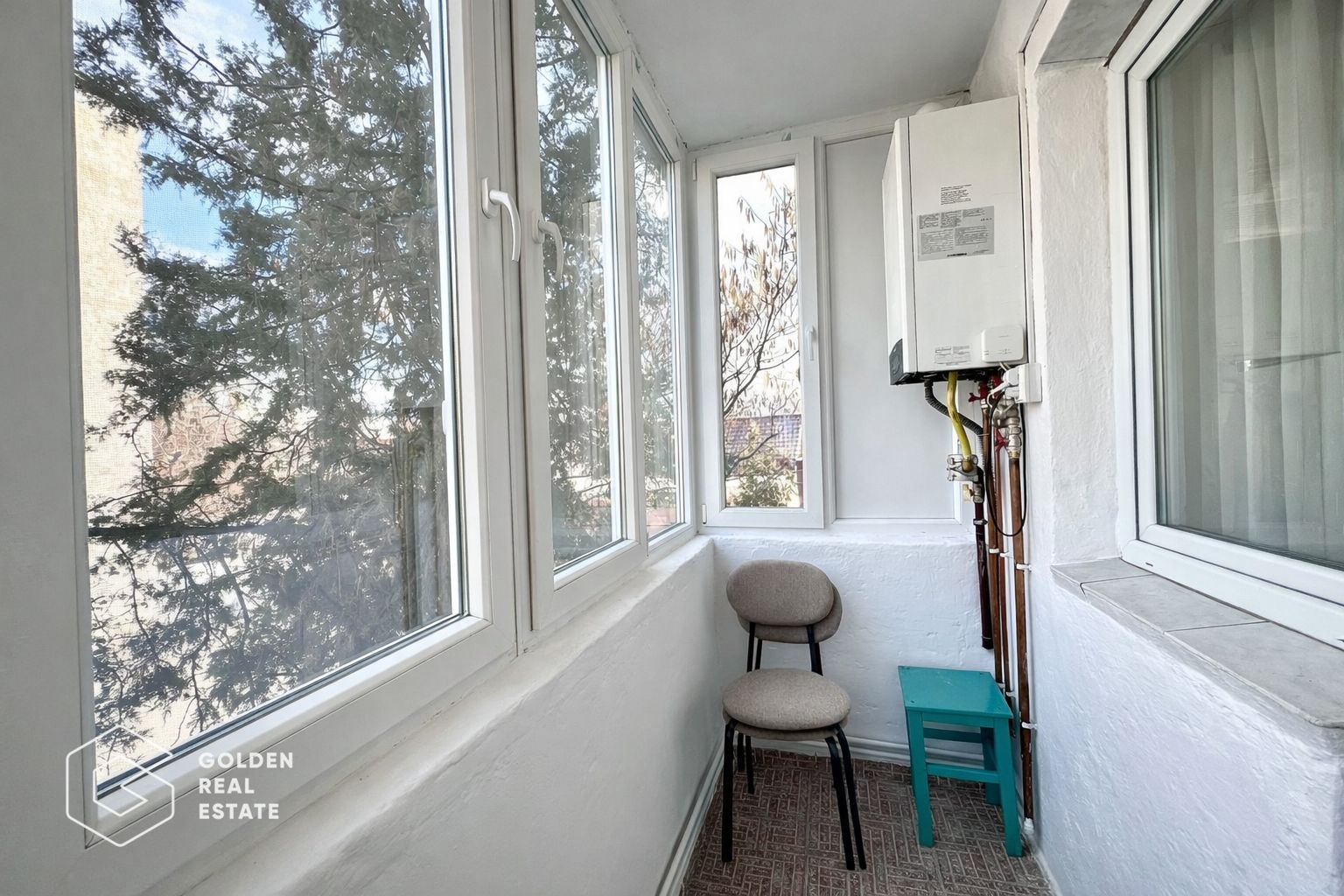 Apartament  4 camere, etaj 1, zona Vlaicu, centrală proprie, loc de parcare - Poză 8