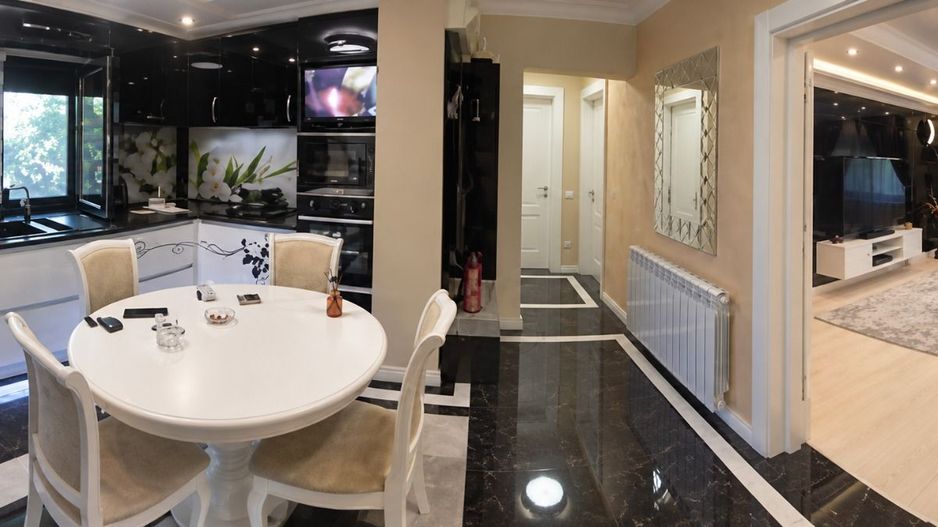 De inchiriat apartament cu 3 camere, 2 bai, parter, Micro 14, 580 euro - Poză 2