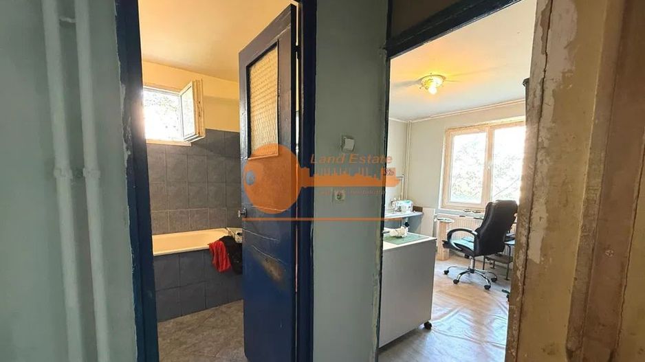 Apartament cu 3 camere in zona Crangasi - Poză 5