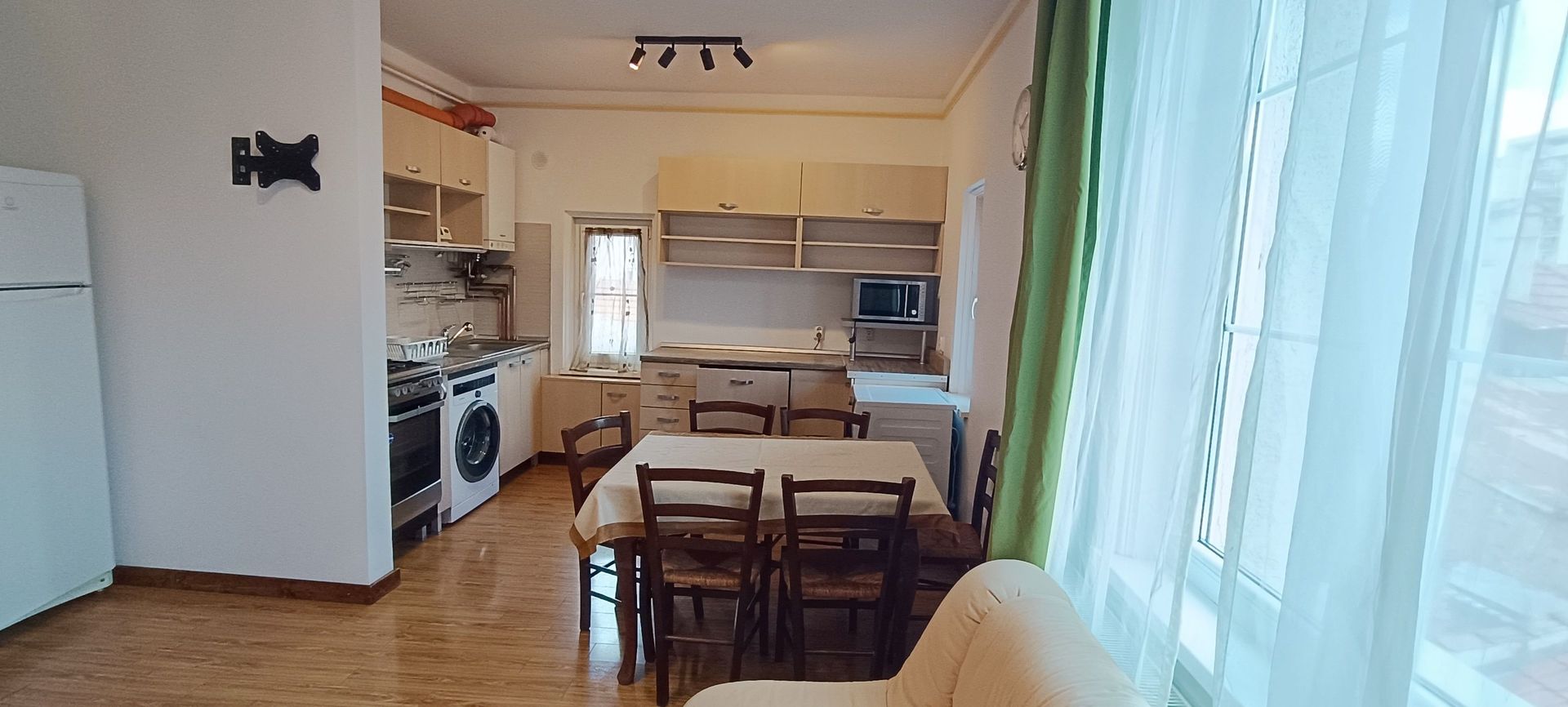 Apartament cu suprafata de 110mp-zona colinei - Poză 1