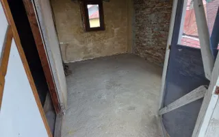 🏡 Casă renovată cu 6 camere, teren 557 mp – Berceni, Prahova - Poză 20