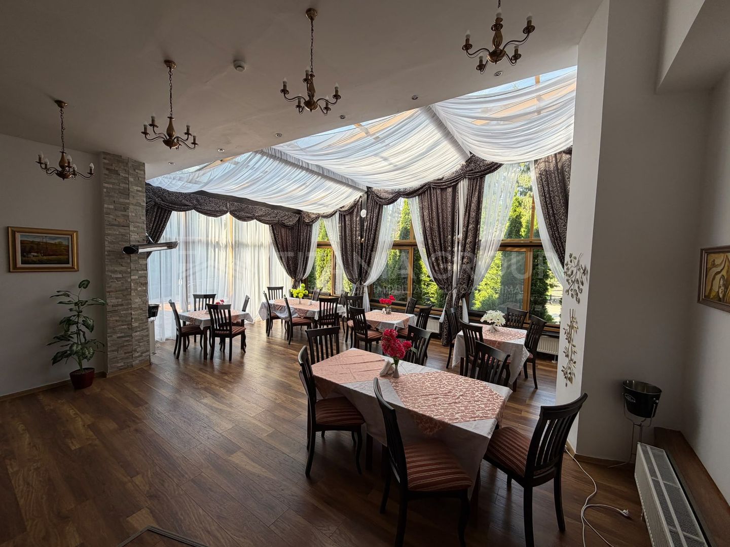 Hotel 4 stele, complet echipat, 30 camere, 6.000 mp teren – Poiana Brașov - Poză 1