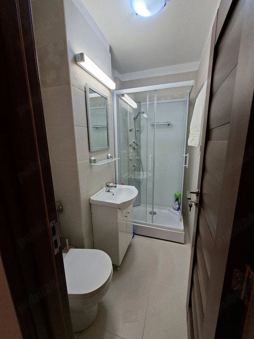 Inchiriez garsoniera vis a vis de Athenee Palace nou renovata - Poză 6