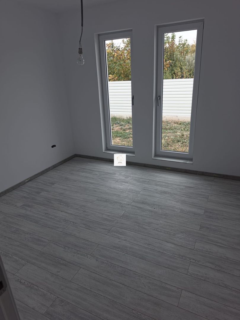 Casa 4 camere Crevedia - Poză 31