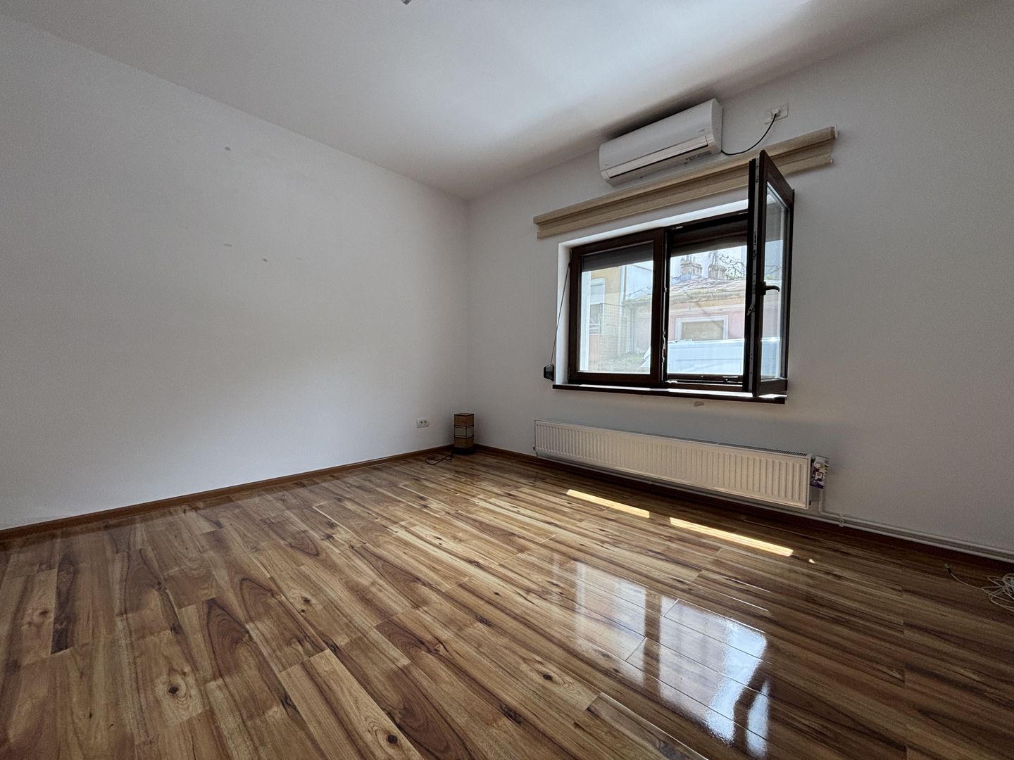 VILA | 2 CAMERE | CURTE - Poză 4