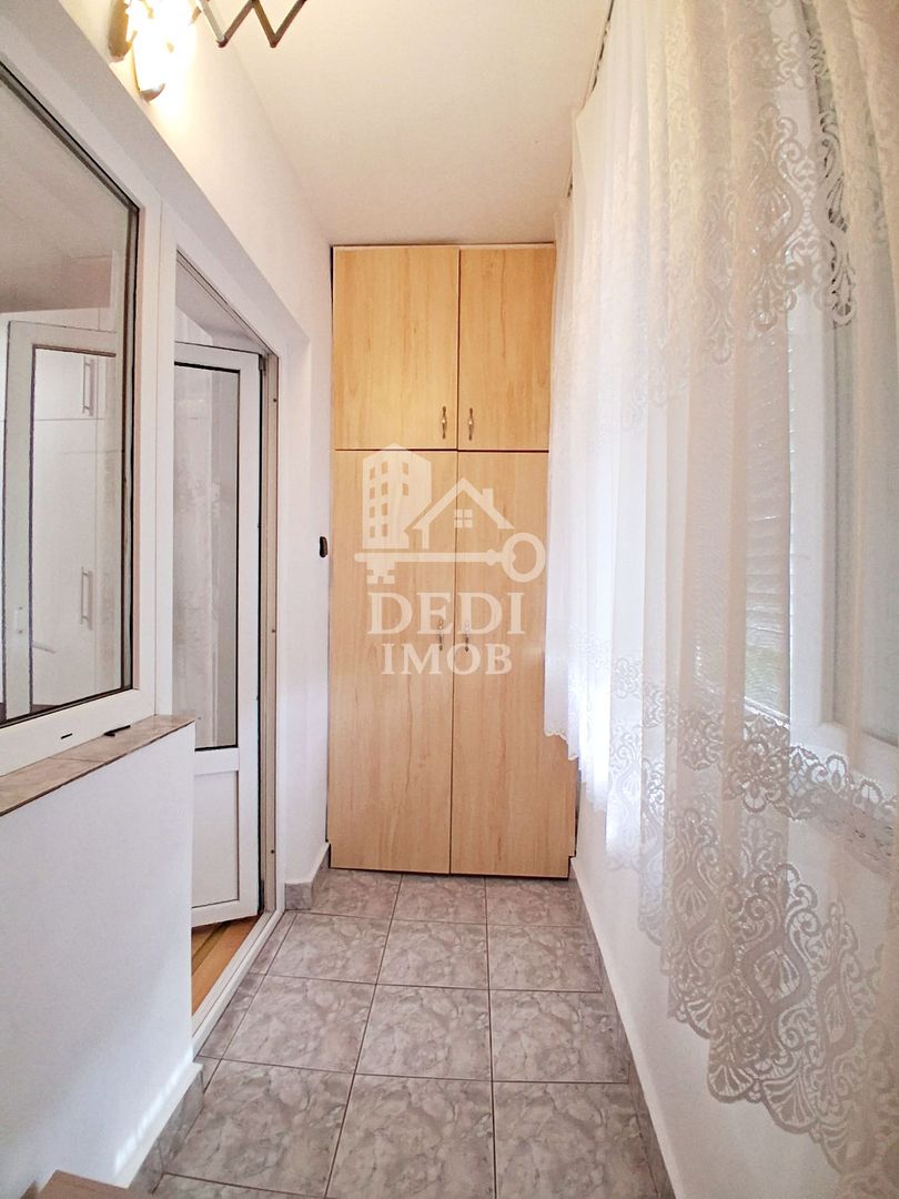 Apartament cu 3 camere de inchiriat zona Rogerius, Oradea - Poză 10