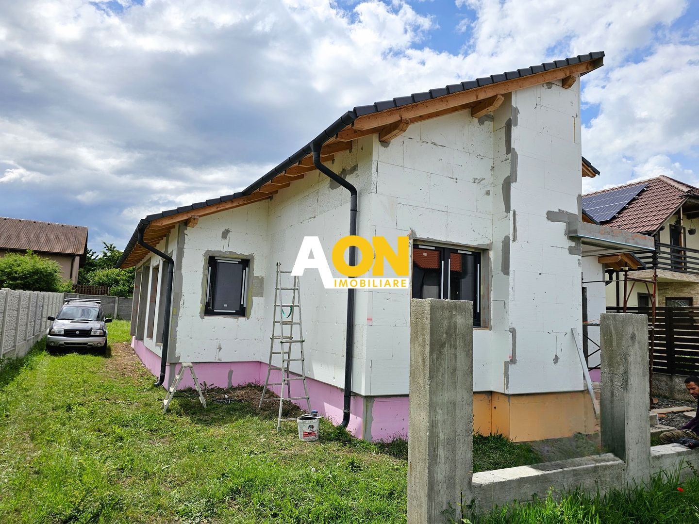 Casa la rosu, 3 camere, terasa, garaj, toate utilitatile, Micesti - Poză 2