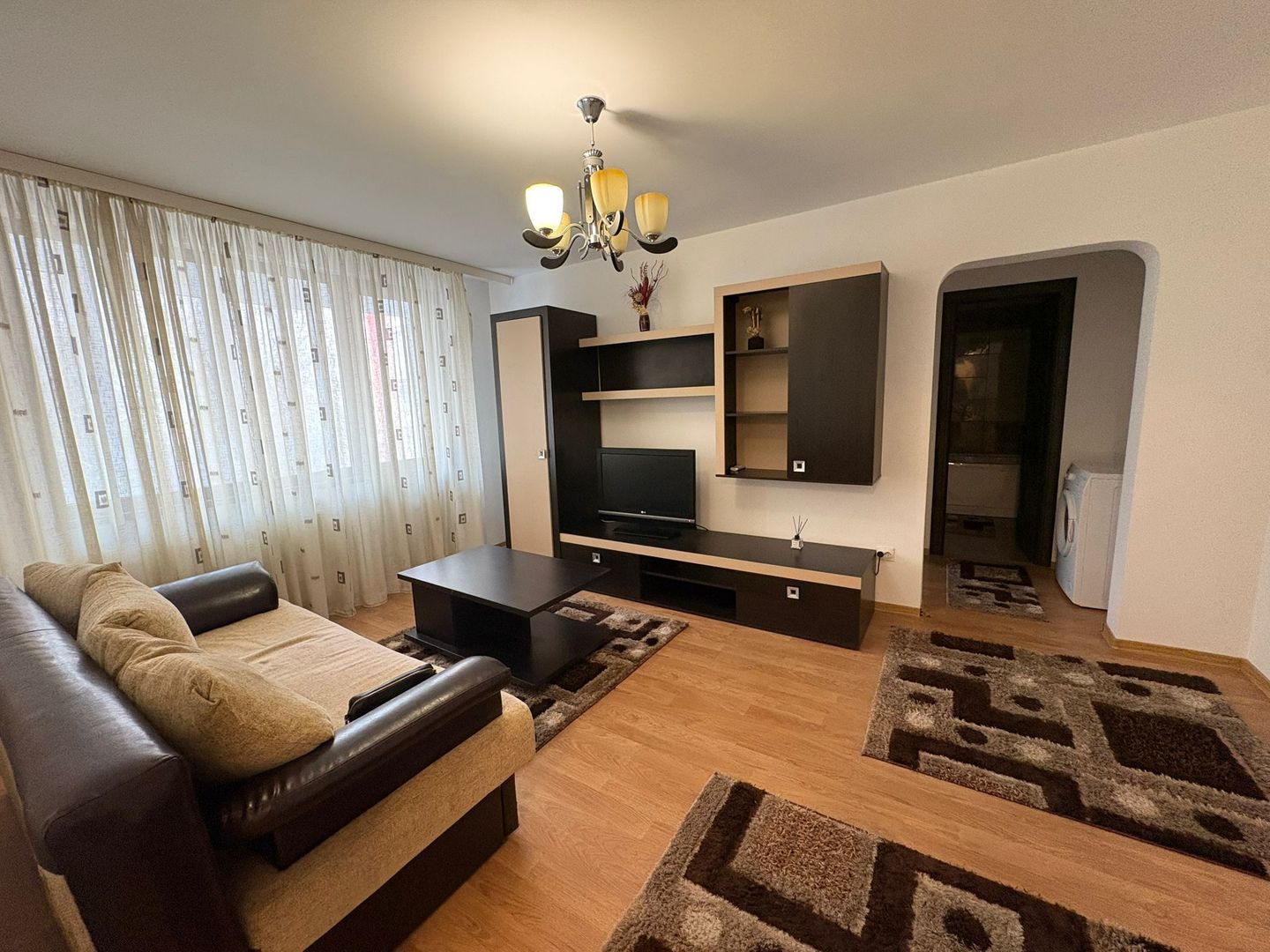 AP. 2 CAMERE PIATA SUDULUI, METROU 6 MINUTE, FOARTE CURAT/IGIENIZAT - Poză 1