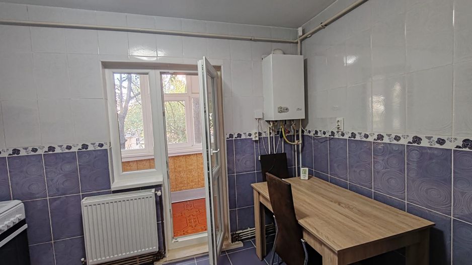 Apartament 3 camere decomandat etajul 1 65mp 500euro Nicolina 2 - Poză 4