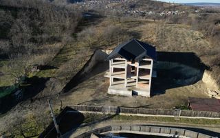 Pensiune/Vilă la roșu P+E+M în Sărata - Poză 3