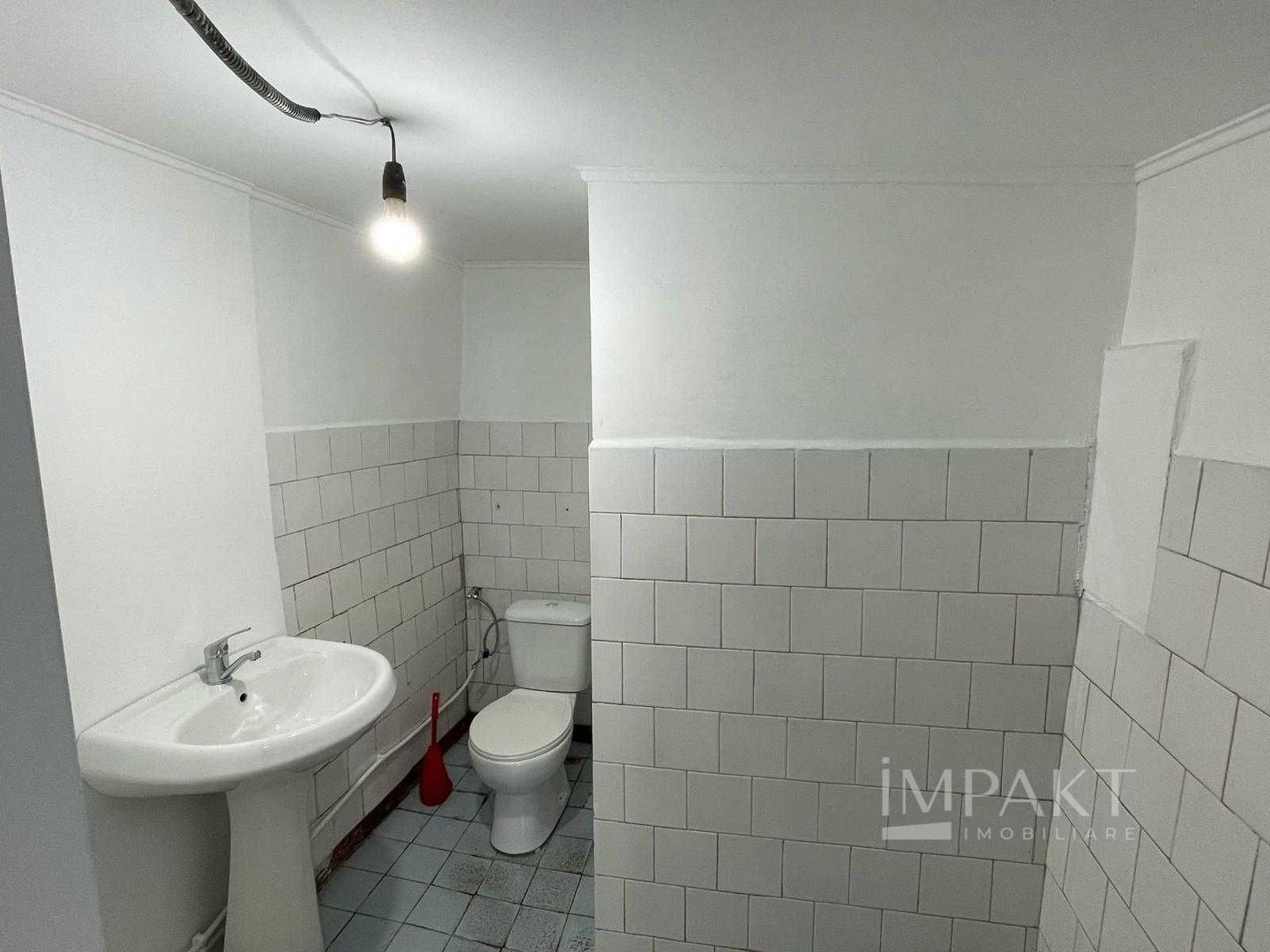 De închiriat spatiu comercial , zona centrala 80 m2 - Poză 7