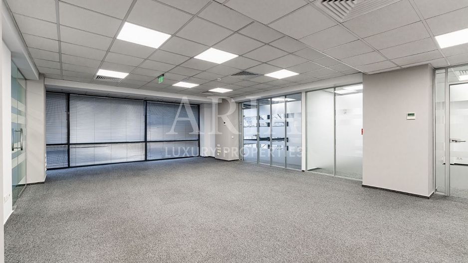 Spatiu birou Dacia - Poză 3