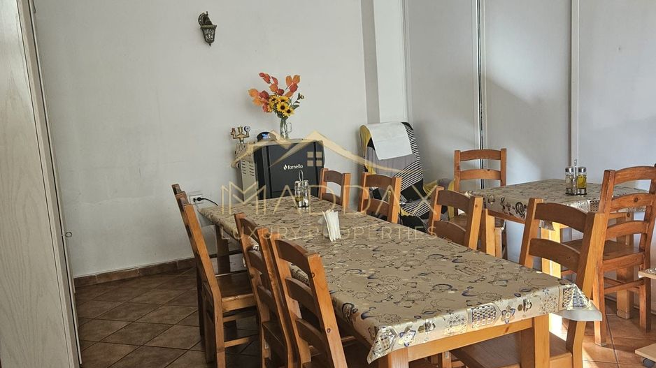 Pensiune 10 camere cu restaurant // Moieciu de Jos - Poză 14