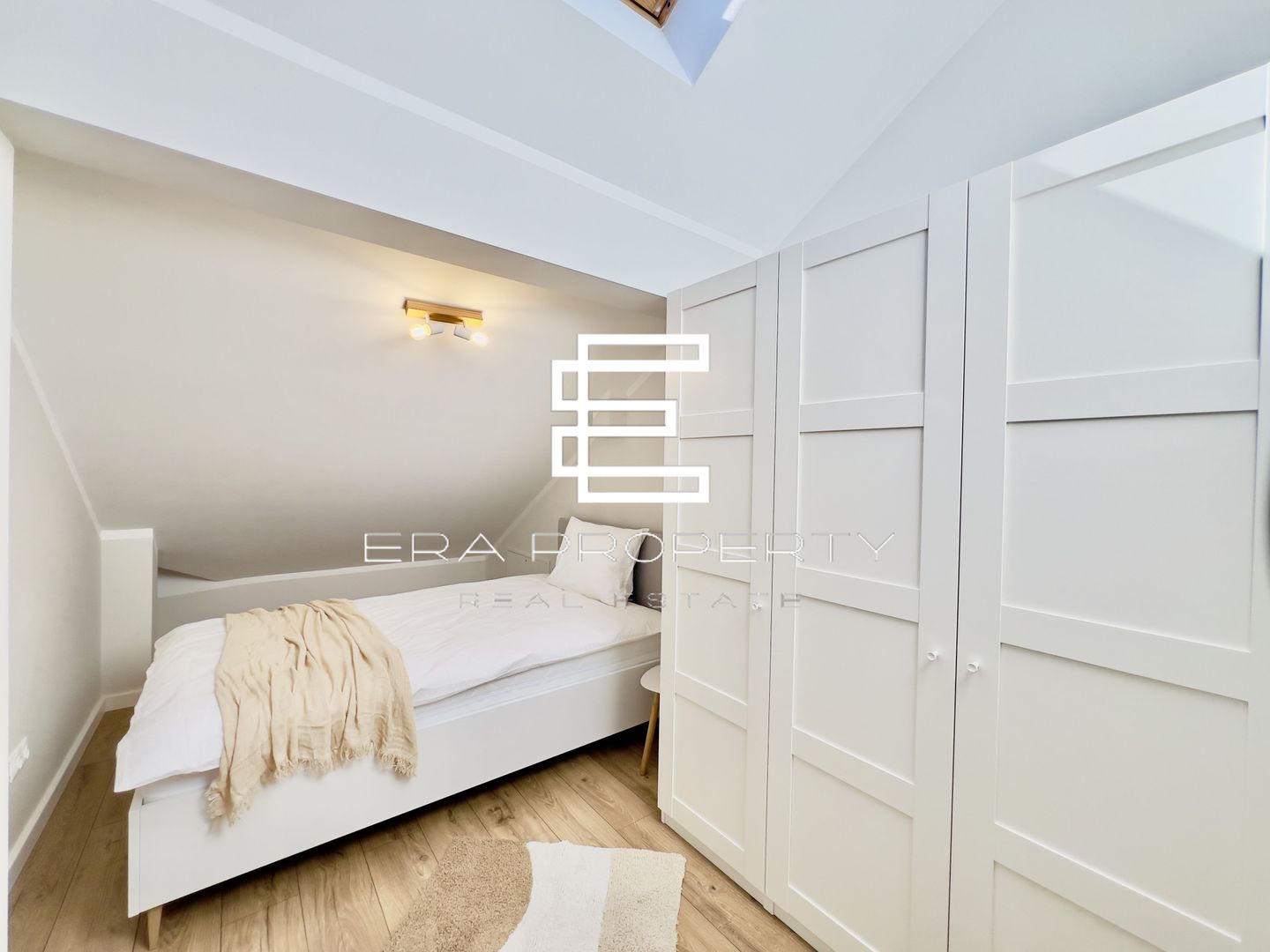 Penthouse 4 camere, terasa 14.42 mp mobilat -zona Aeroport Sibiu - Poză 8