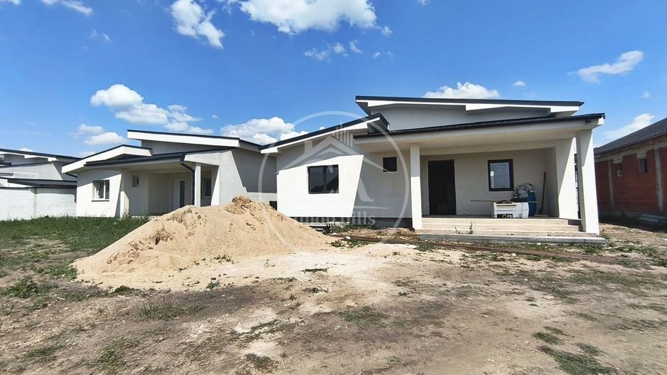 Casă de vânzare cu 4 camere în Osorhei , Bihor - Poză 2