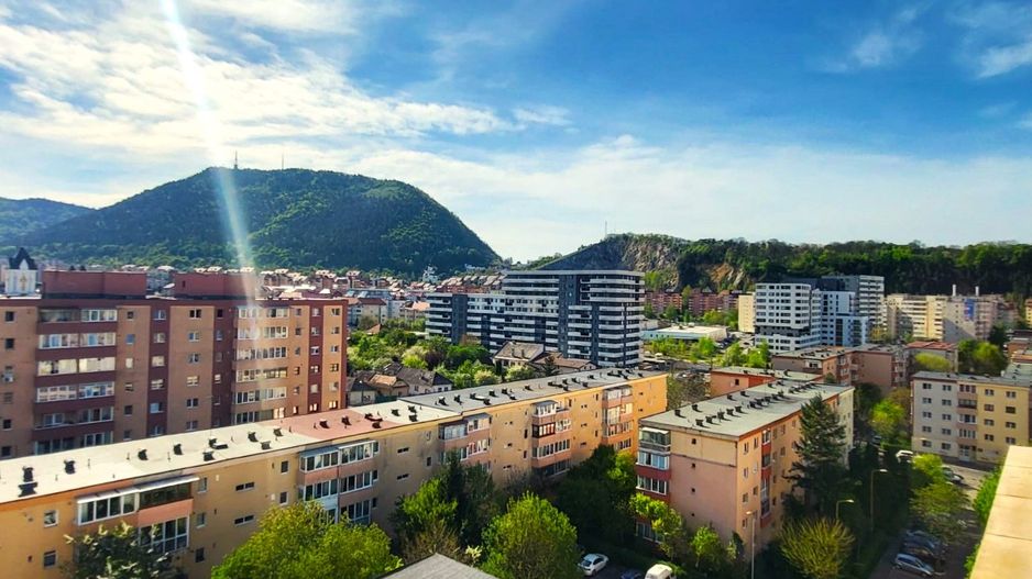 Exclusivitate - Zona Carpatilor, apartament decomandat, insorit, loc de parcare - Poză 1