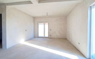 Oferim spre vanzare Case-Duplex cu 4 camere, situate in Giroc, zona buna - Poză 5