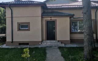 Casă de închiriat 3 camere + grădină, 2 locuri de parcare, - Poză 1