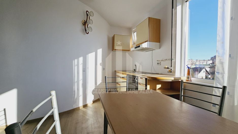 Apartament cu 3 camere decomandate, Centru - Poză 3