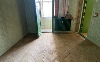 vand apartament 3 camere, etaj 2, zona Piata Sarbilor - Poză 2
