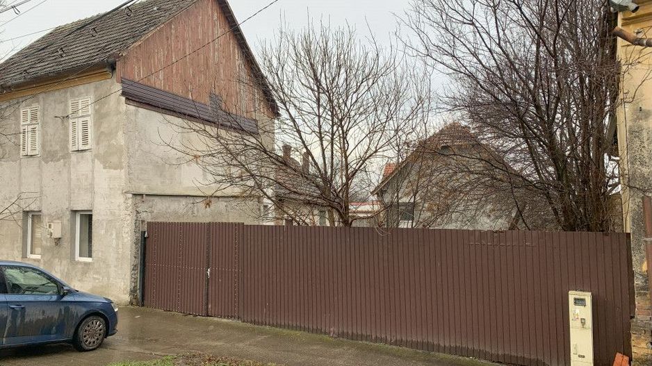  Casa cu teren generos de 1084 mp in centrul comunei Pischia, strada principala - Poză 7