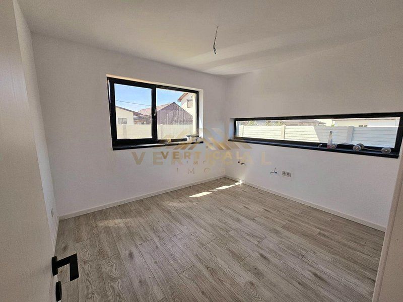 De vanzare casa 4 camere in comuna Berceni - Poză 12