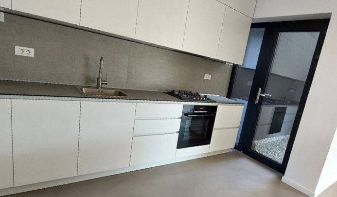 O casa simpla alba dar totusi sofisticata zona Pipera - Poză 13