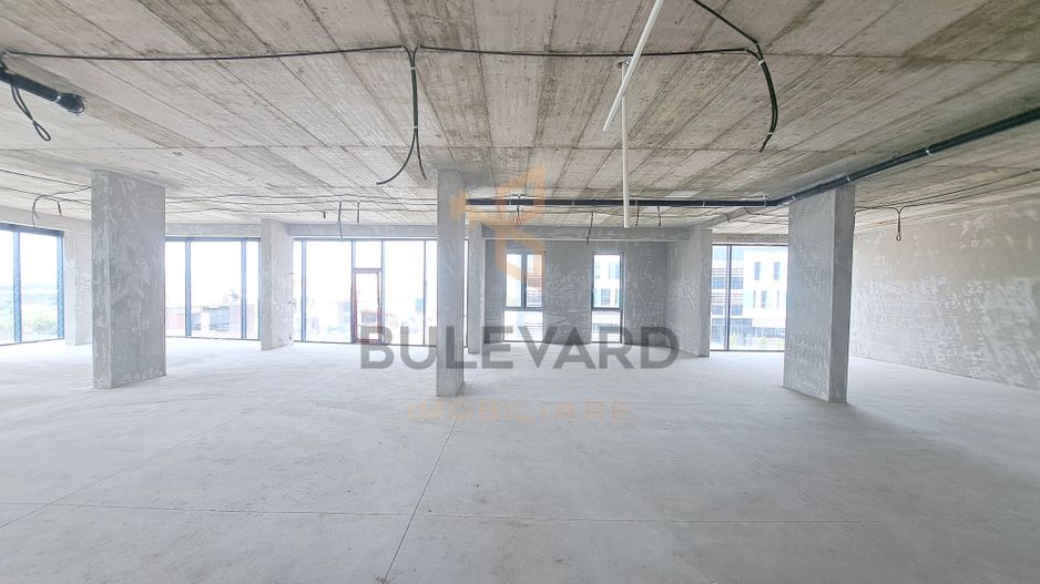 Cladire comerciala situata la drum intens circulat, 1365 mp utili + 20 parcari - Poză 18