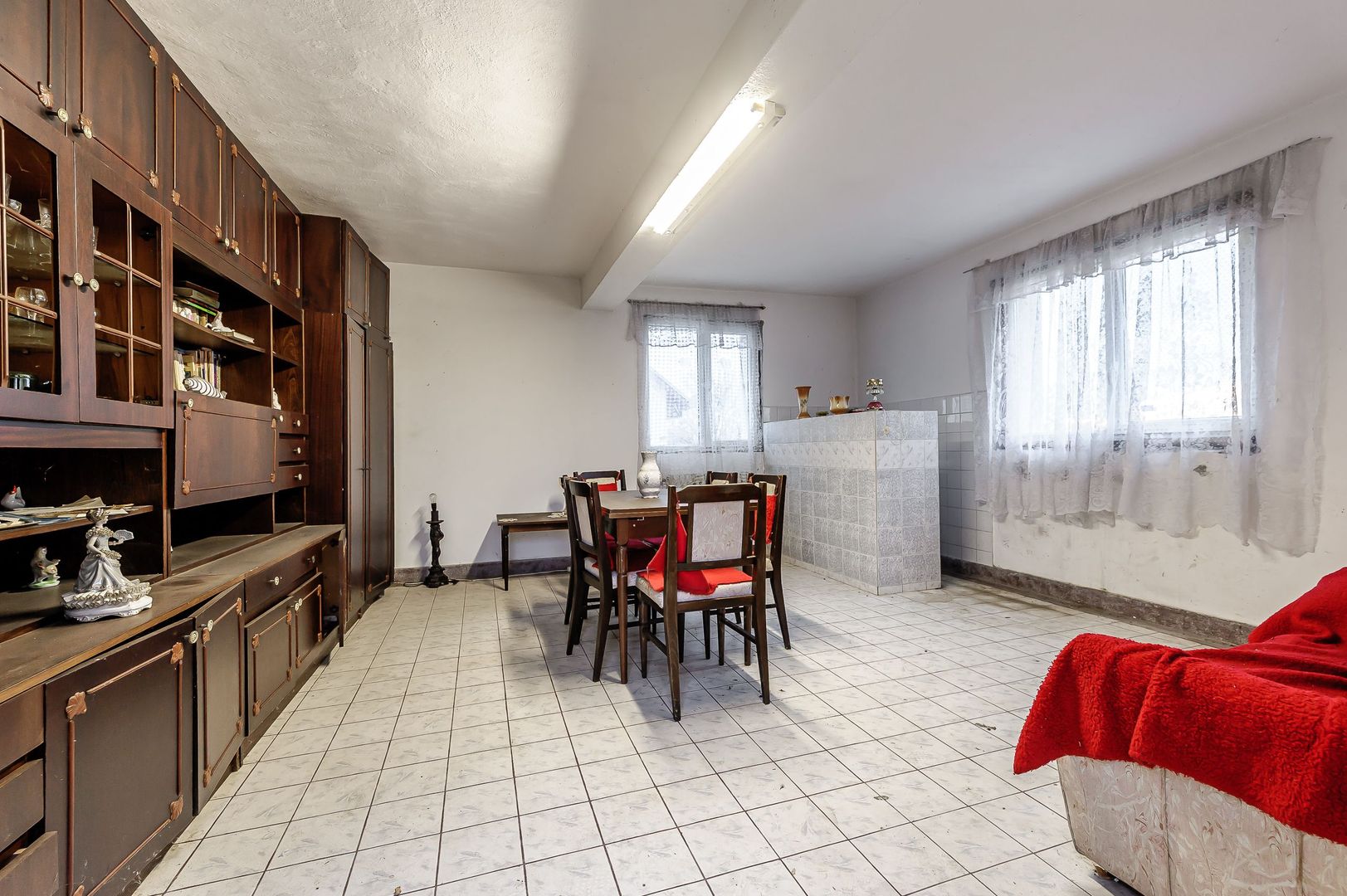 Clădire potrivită pentru proiecte educaționale sau de îngrijire - Poză 8