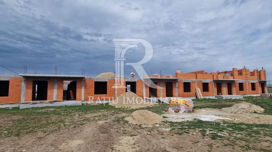 Case cu 4 camere însiruite | Dezmembrare posibila | Santandrei | Bihor - Poză 11