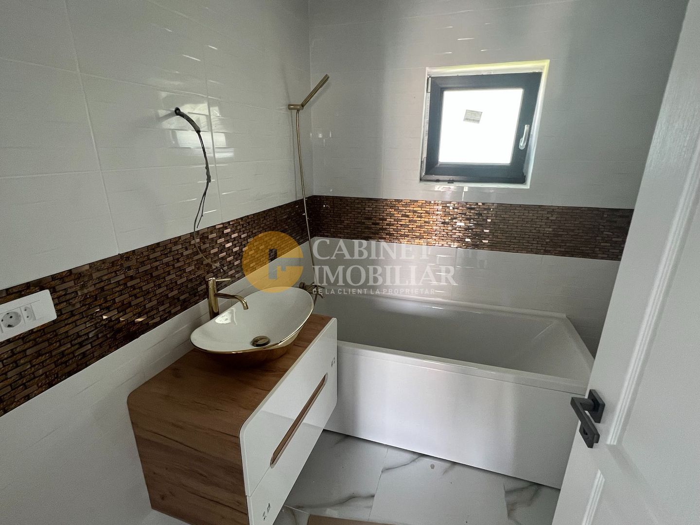 Casa individuala - complex PREMIUM - PLACA beton - 440mp teren - Poză 3