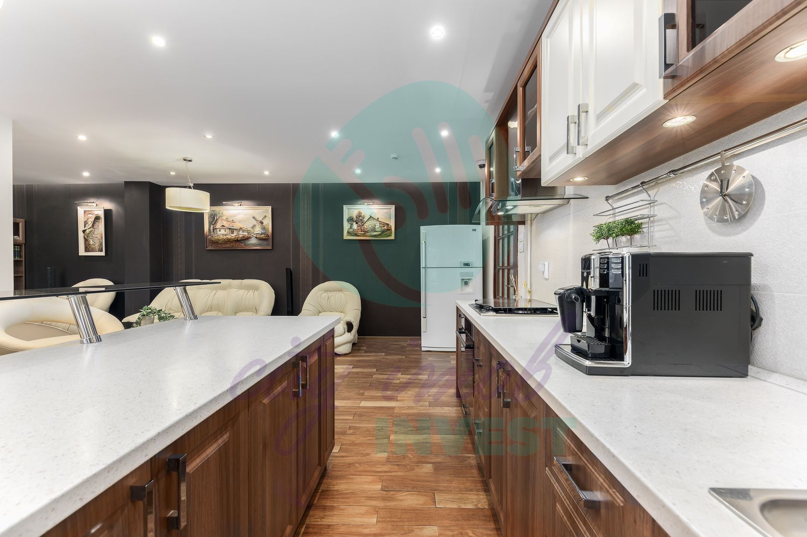 Vilă spațioasă cu curte superbă lângă Parcul Circului - Poză 10