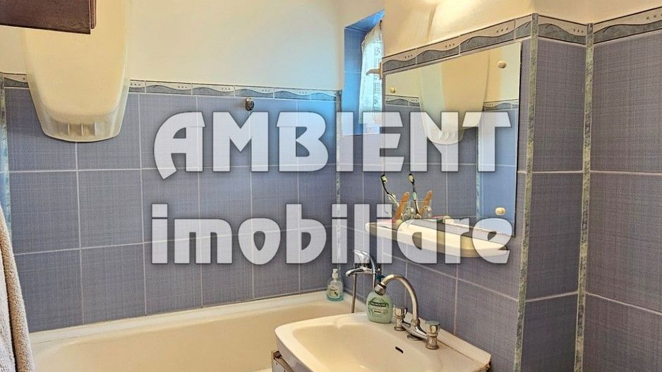Apartament cu 2 camere, etaj 3, ultracentral cu vedere spre Piata Civica. - Poză 5
