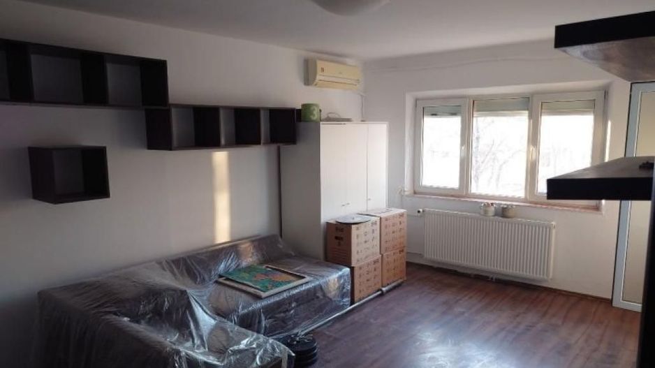 Vanzare Apartament 2 camere, decomandat, boxa, 14 min metrou Dristor - Poză 3