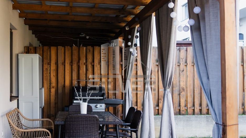 Casa tip duplex la 5 minute de Baza Sportiva. - Poză 10