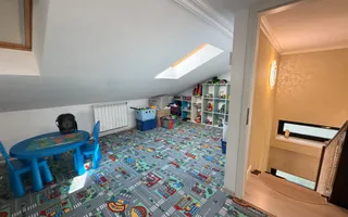 Casa P+1+M cu teren de 650 mp, piscina si curte complet amenajata - Poză 34